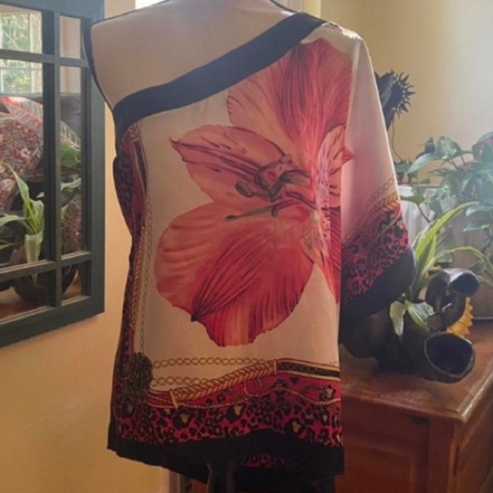 Janice red and black one shoulder satin blouse with floral print - L